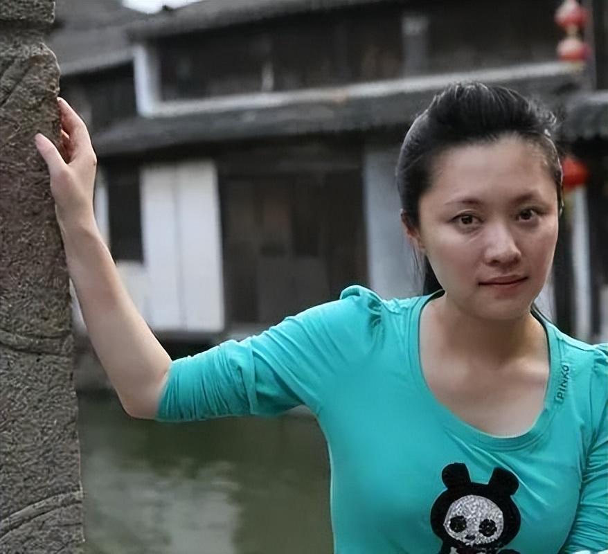 主持人紫凝美容容_央视主持人紫凝工资待遇_央视紫凝生活条件