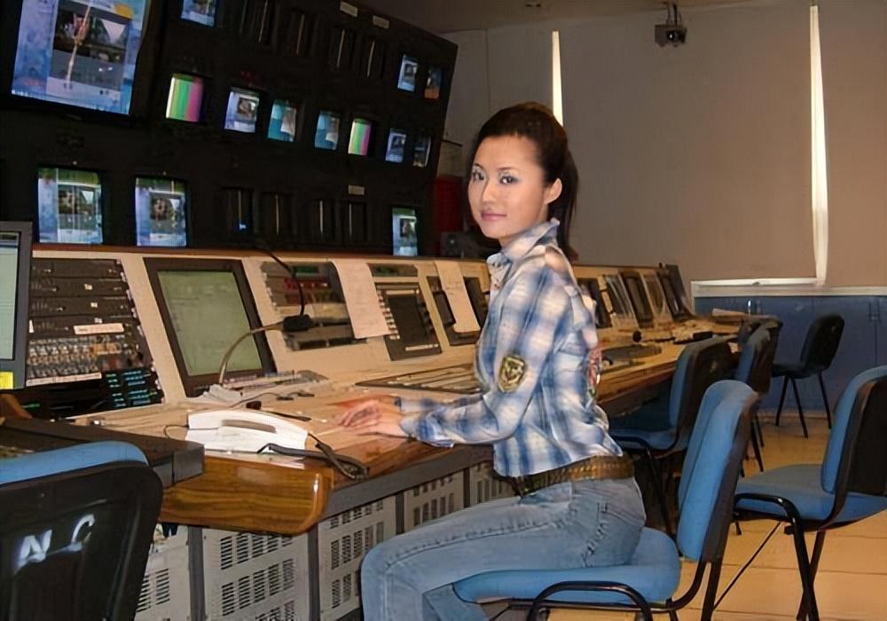 央视紫凝生活条件_主持人紫凝美容容_央视主持人紫凝工资待遇