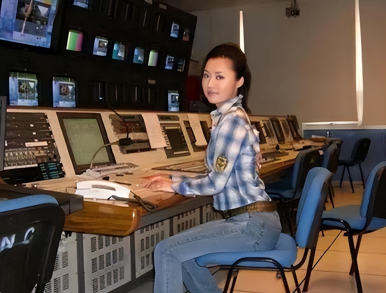 主持人紫凝美容容_紫凝主持生涯_央视最穷酸主持人