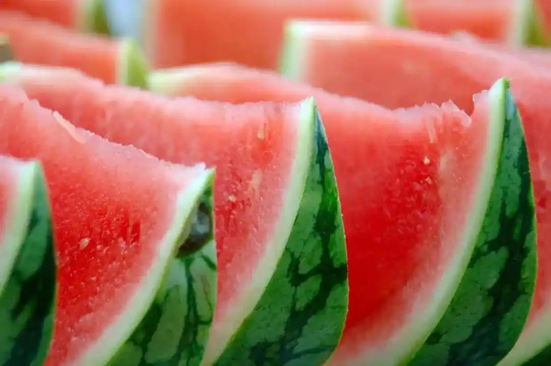 水西瓜_西瓜清肠功效_西瓜如何帮助肠道蠕动