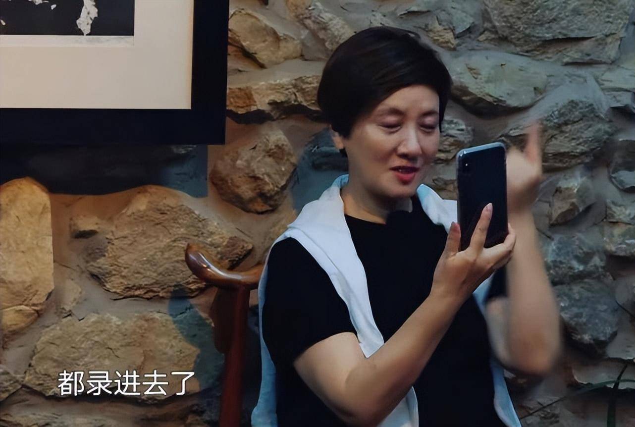 邓婕张国立家庭趣事：女儿不想上学背后的故事，令人感慨