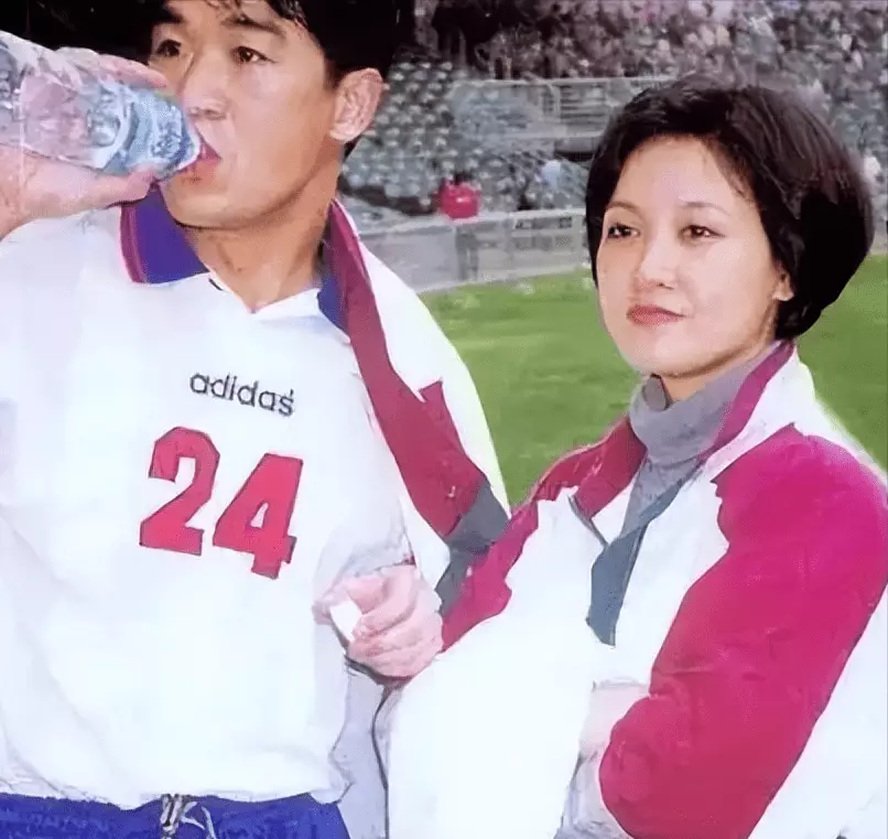 张国立前妻 urlifengcom_邓婕养女张默成长故事_邓婕张国立重组家庭经历