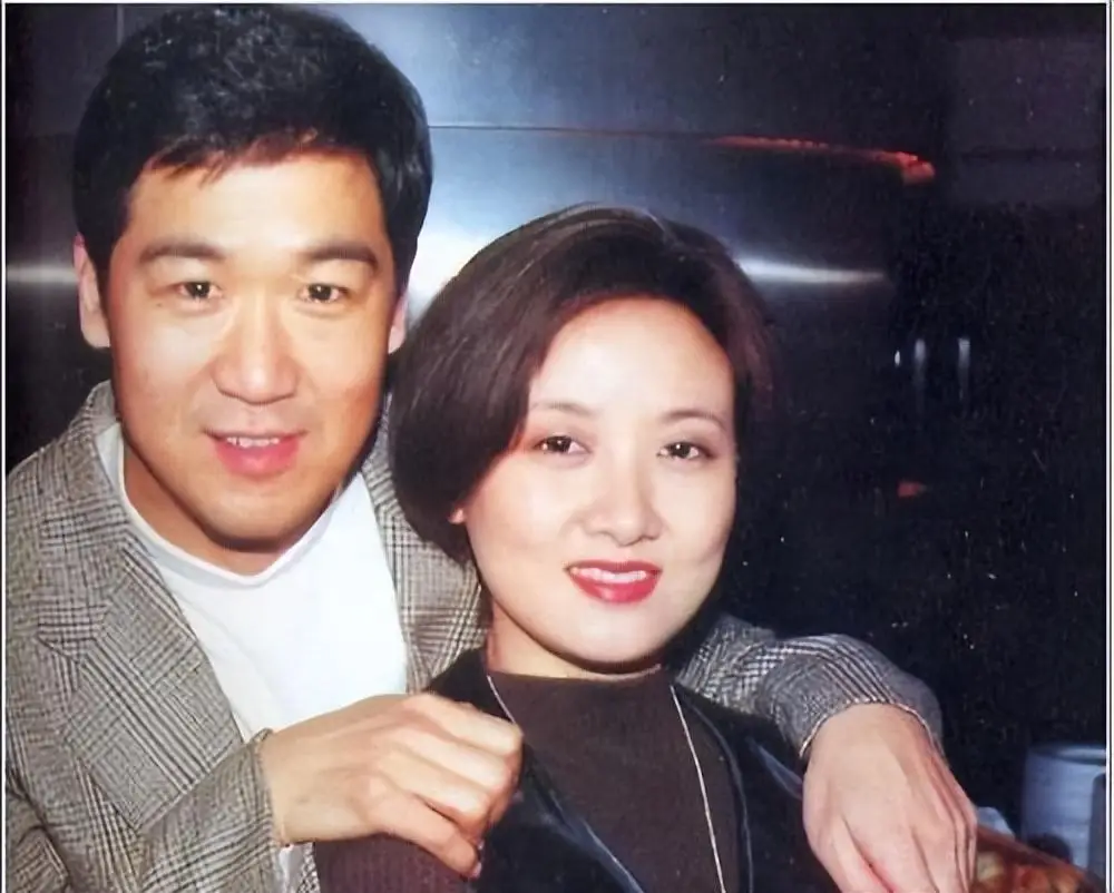 张国立前妻罗秀春：32年独自咽下苦涩，她的故事令人心酸？