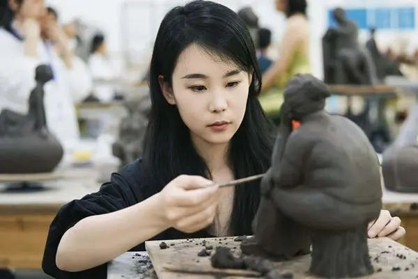 非遗传承人研培计划：高校助力“老根脉”与“新枝叶”共荣共生