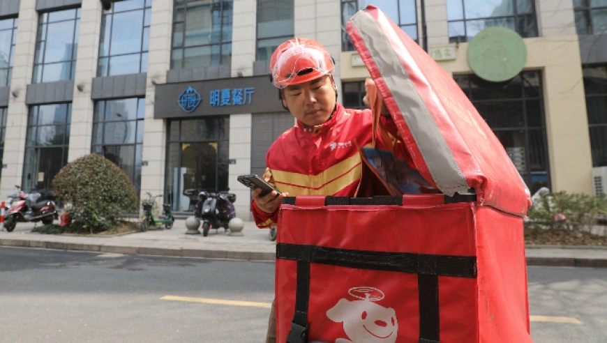 外卖大战升级：平台补贴、商家爆单与骑手狂欢，即时零售竞争白热化