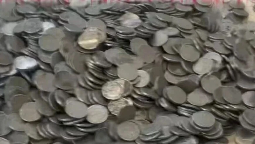 上海农商银行拒收140多斤残损硬币，引发合规、服务与反洗钱争议