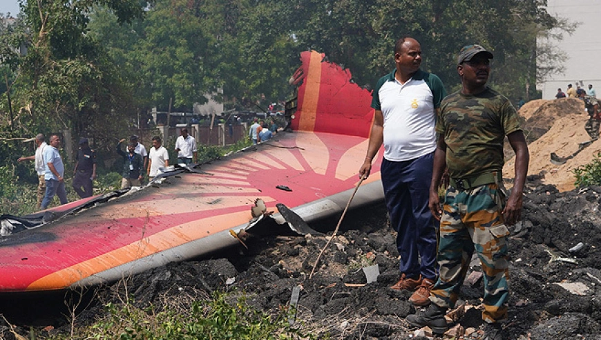 美媒：黑匣子录音显示印航机长关闭燃油开关致279死，印官方斥片面
