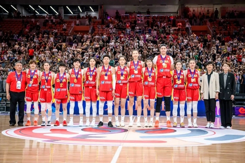 中国女篮换血阵痛：老玫瑰谢幕，新金兰能否冲出周期宿命？