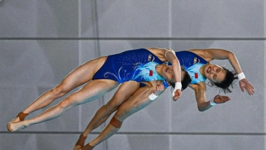 2025游泳世锦赛：陈芋汐/掌敏洁夺得跳水女子双人10米台冠军