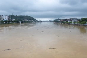 暴雨红色预警！多地交通部门启动一级应急响应 保障市民安全