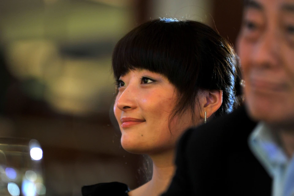 娃哈哈百亿遗产争夺战 香港高院首战宗馥莉败诉 关键证据与信托争议