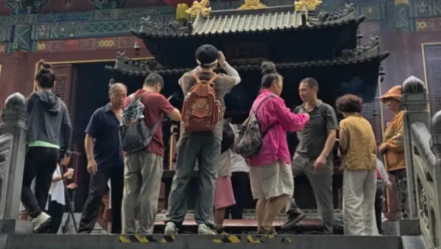 少林寺迎新住持，取消收费项目，免费清香供不应求