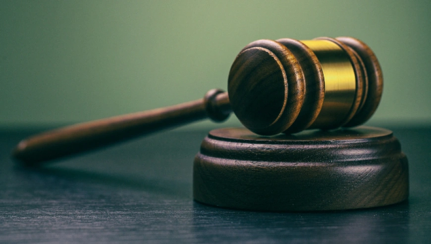 20岁台球助教坠楼身亡，法院判已婚男友担责三成