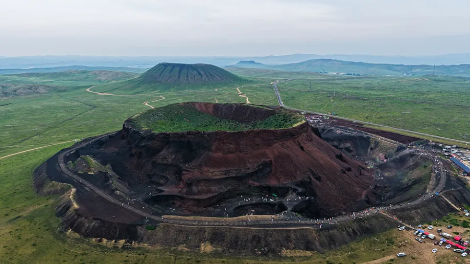 乌兰哈达火山群：禁止挖掘，保护生态，文明游览，共赏美景