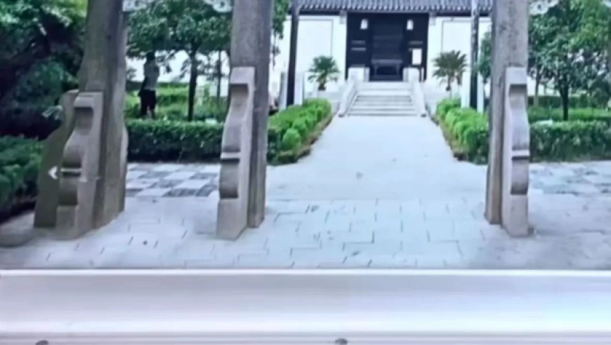 无锡地铁2号线宣传图疑现不雅元素，相关部门将更换