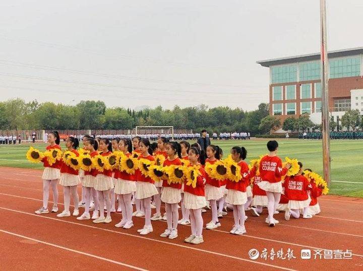 校运会通讯稿1000字_晨阳学校初中部运动会_晨阳学校运动会