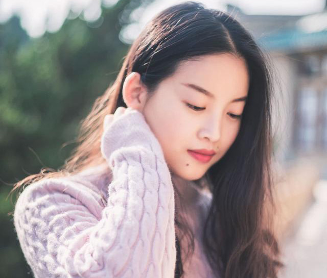 蓝少炀强势压下沈心凌，亲密举动引沈心凌发怒，这是怎么回事？