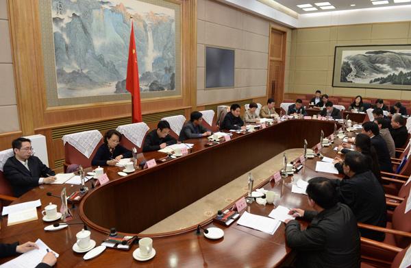 网友走进中南海谈政策提意见，2015 政府工作报告建言超万条