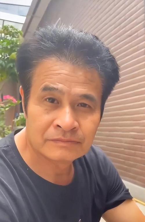 毕福剑近况_毕福剑饭局照片_毕福剑写错字事件