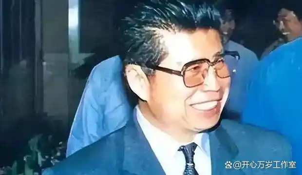 高严就是高岗的儿子 高严情妇杨珊照片(一)_高严贪腐案细节_高严贪污潜逃案