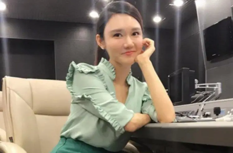 欧阳夏丹还在央视吗_央视主持人收入_龙洋真实生活