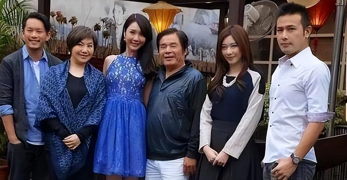 雷洪五房妻子_雷洪六位妻子_雷洪发妻支持经历