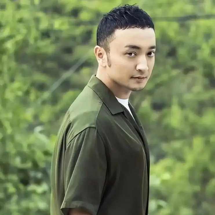 尼格买提 央视主持人 职业风波_欧阳夏丹还在央视吗