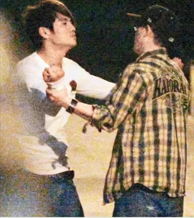 07届快男张杰关系不和_张杰苏醒矛盾原因_张杰给苏醒关门