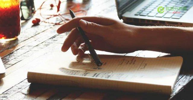 准备工作：导入数据创建lr_data表，查看维度与字段名称？