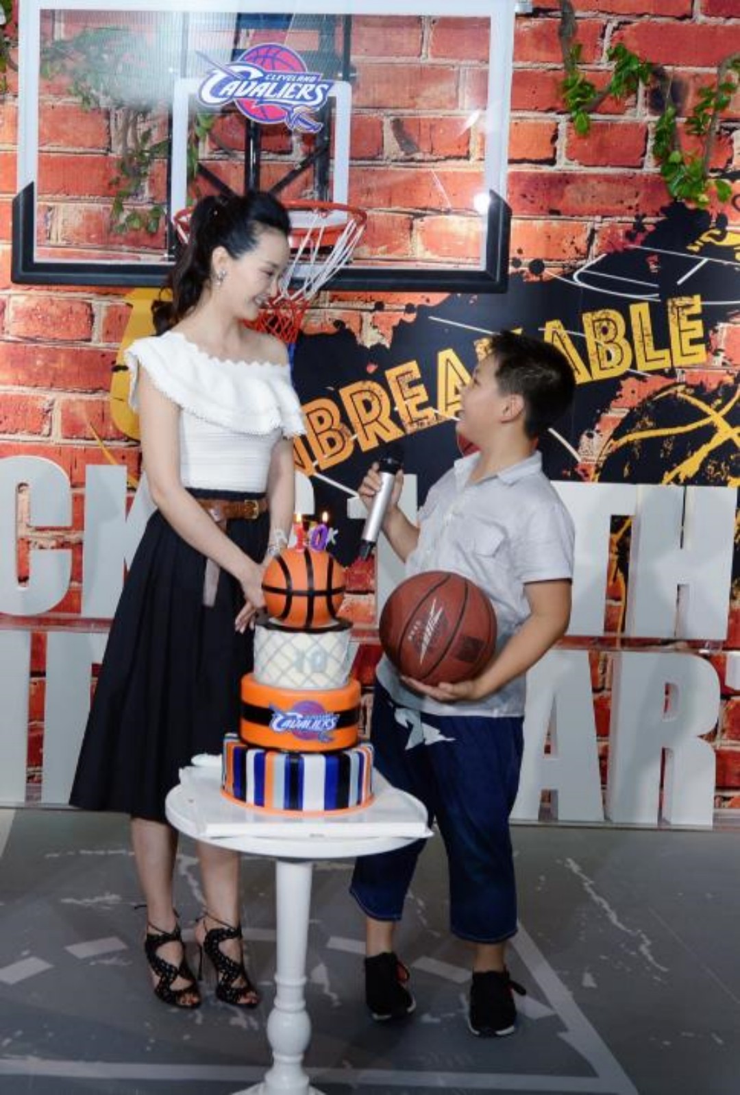 王志才比王艳大多少_王志才王艳_王艳王志才结婚现场