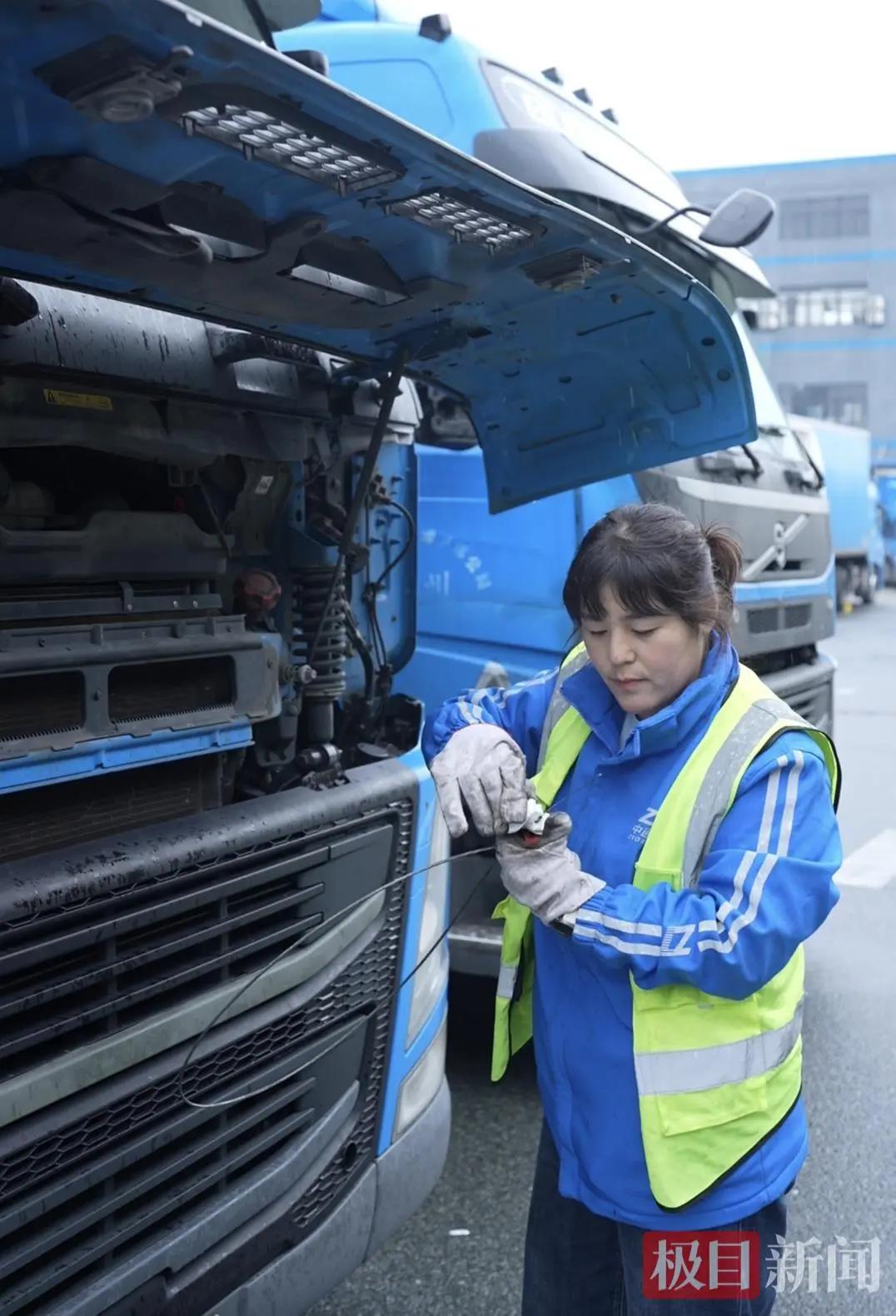 老货车司机跑长途故事_90后女货车司机_最美货车司机李双双