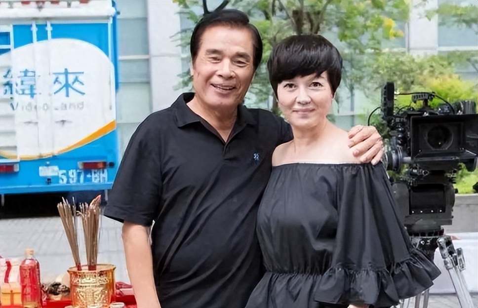 雷洪七房太太真相_台湾影帝雷洪七个老婆_雷洪一妻五妾