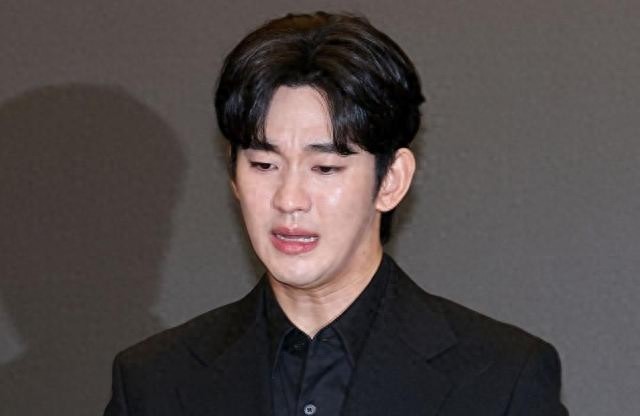 金秀贤父母离婚内幕：他成长中的伤痛与家庭真相