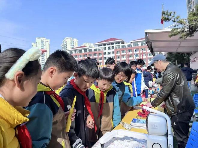 青岛大学附属中学科技节_崂山新世纪学校创客嘉年华_青岛47中学