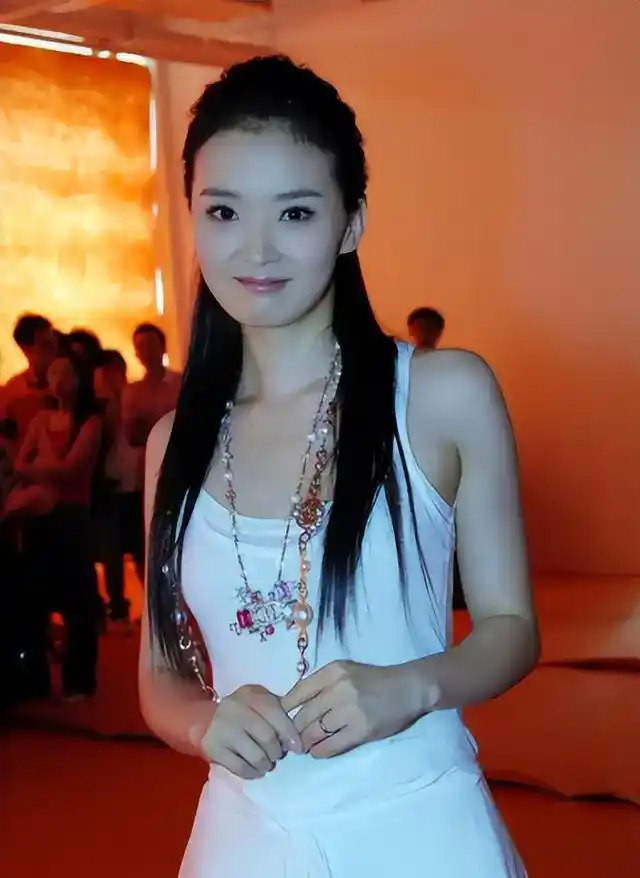 王艳跟王志才的照片_王艳 老佛爷 婆媳关系