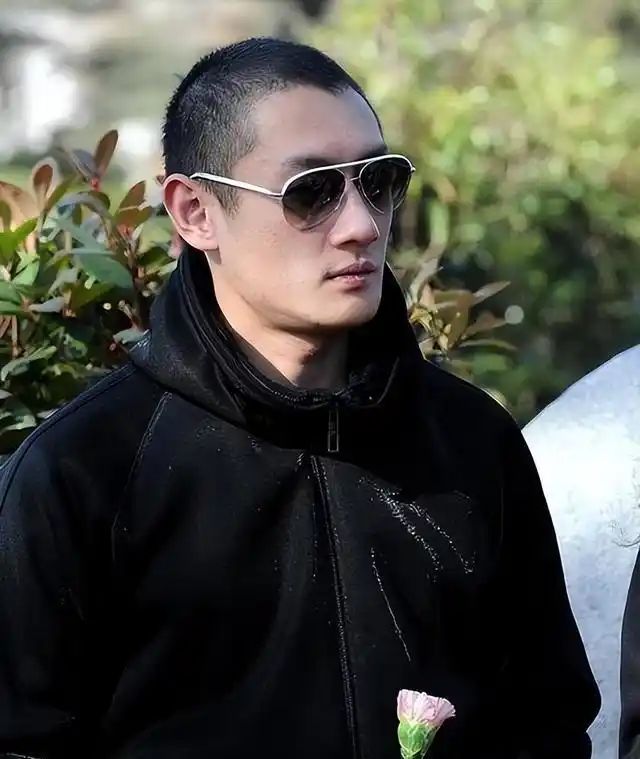 王艳老公欠赌债消失_王艳婆婆对儿媳的压迫_王艳跟王志才的照片