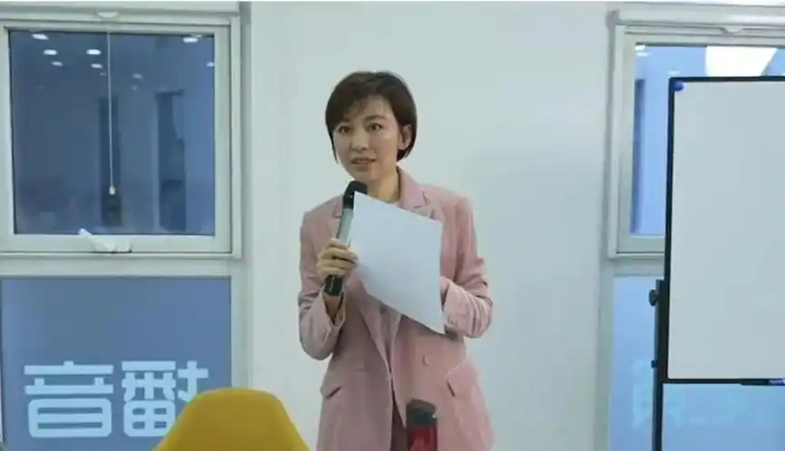 欧阳夏丹央视离职原因_央视女主持人欧阳夏丹_欧阳夏丹自媒体转型经历