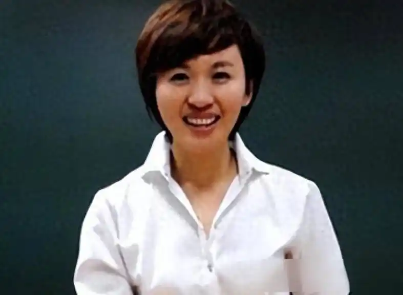 央视欧阳夏丹：舞台魅力绽放，专业之路成就主持风采