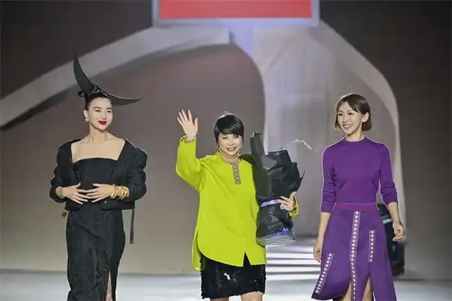 欧阳夏丹参加米兰时装周做模特_央视女主持人欧阳夏丹_欧阳夏丹离开央视做自媒体