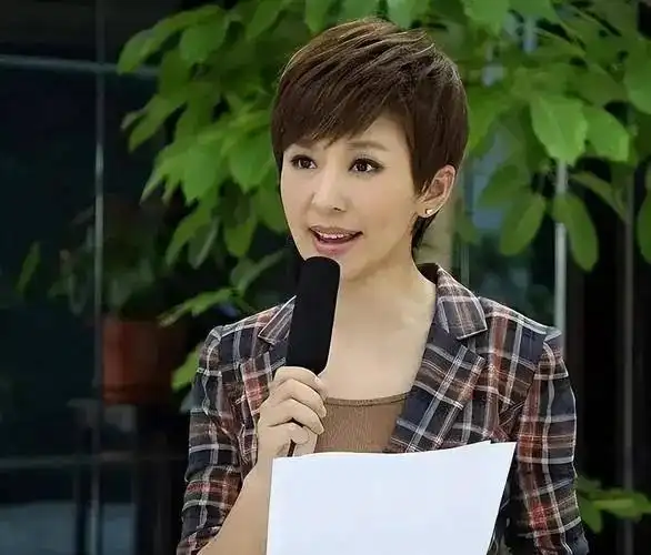 欧阳夏丹参加米兰时装周做模特_欧阳夏丹离开央视做自媒体_央视女主持人欧阳夏丹