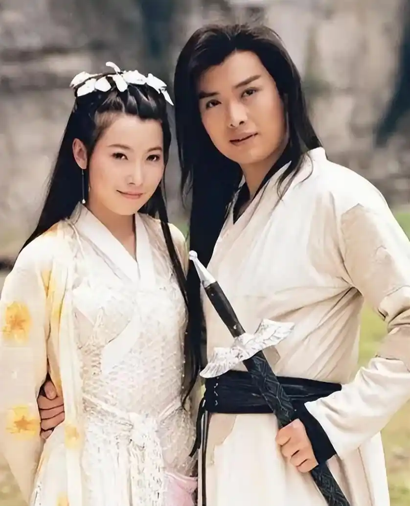 王艳直播带货销售额_王艳重返带货直播_王艳跟王志才的照片