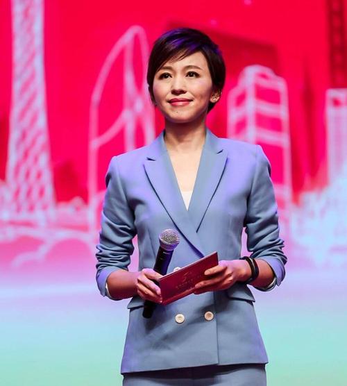 央视女主持人欧阳夏丹_欧阳夏丹央视主持人到网红博主转变_欧阳夏丹人生经历和选择