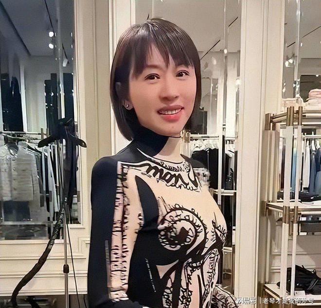 欧阳夏丹 央视国脸 消失五年 自媒体转型_央视女主持人欧阳夏丹