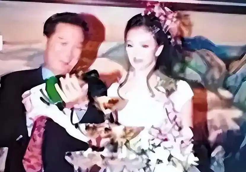 王艳豪门生活现状_王艳机场对比照_王艳跟王志才的照片