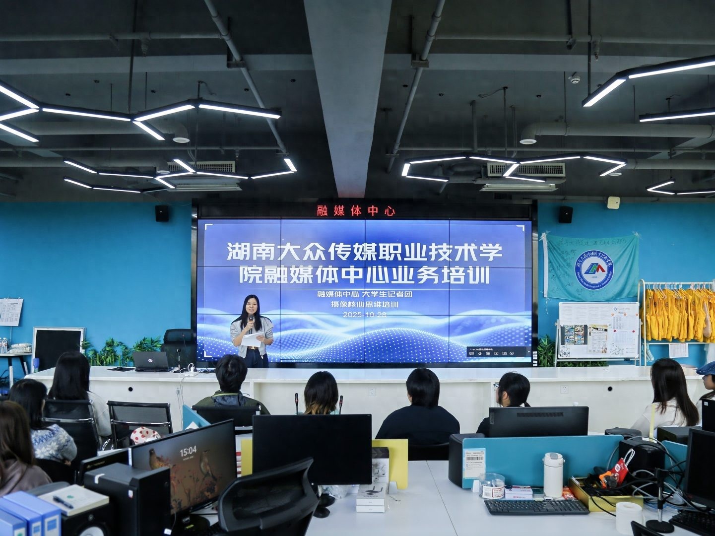 电视新闻的拍摄技巧：手把手教你用稳定器、航拍