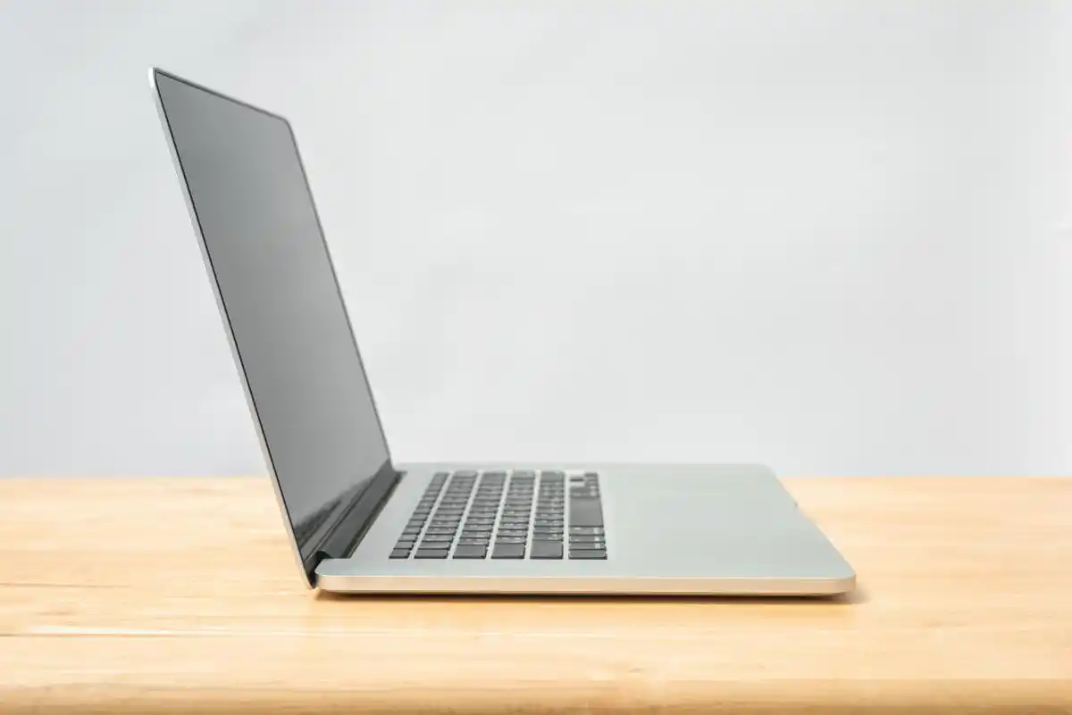 关闭电脑防火墙：提升运行速度但需谨慎