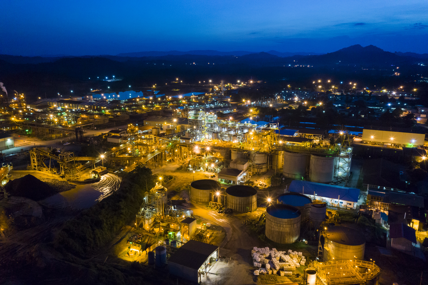 杠杆基金买卖和股票一样吗_黄金股ETF_黄金ETF