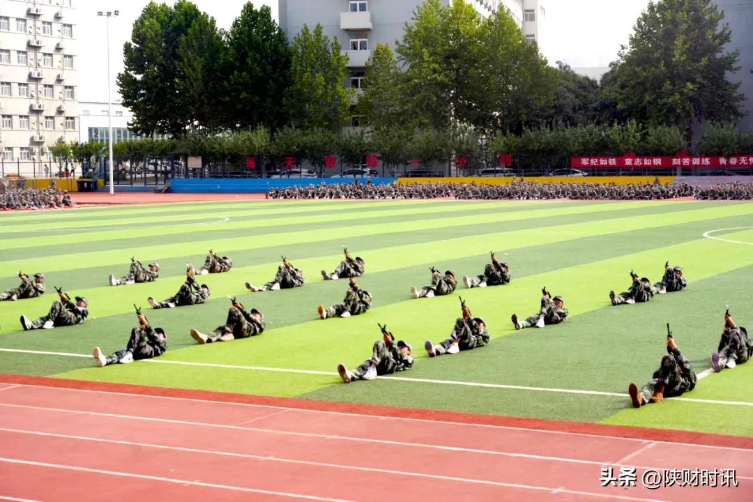 陕西财经职业技术学院开学典礼_军训总结表彰大会_长沙财经学校 运动场