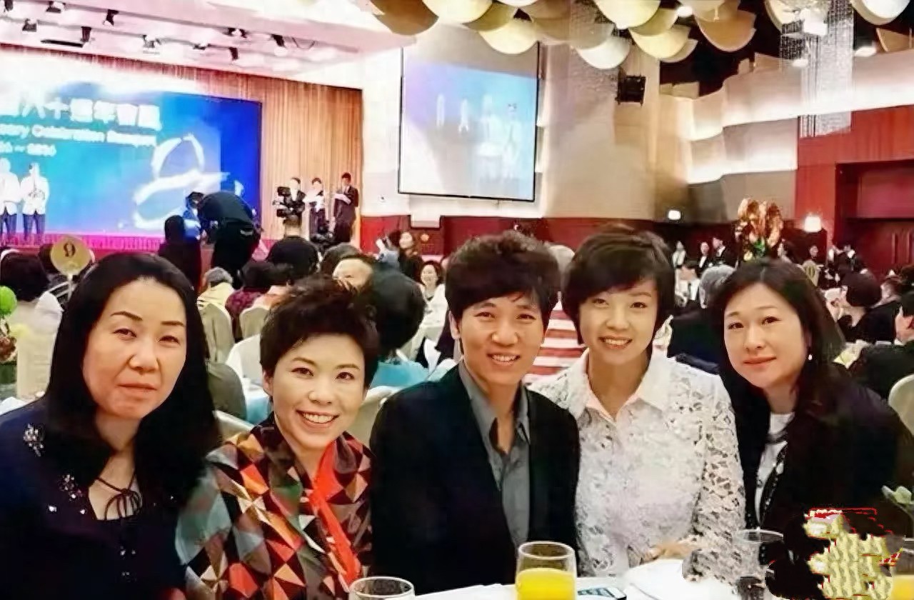 张怡宁28岁退役后嫁富豪，她和徐威相识过程你知道吗？