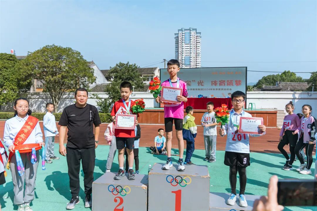 校运会通讯稿400字_瑞安市实验小学运动会通讯稿_瑞安市实验小学秋季素质运动会
